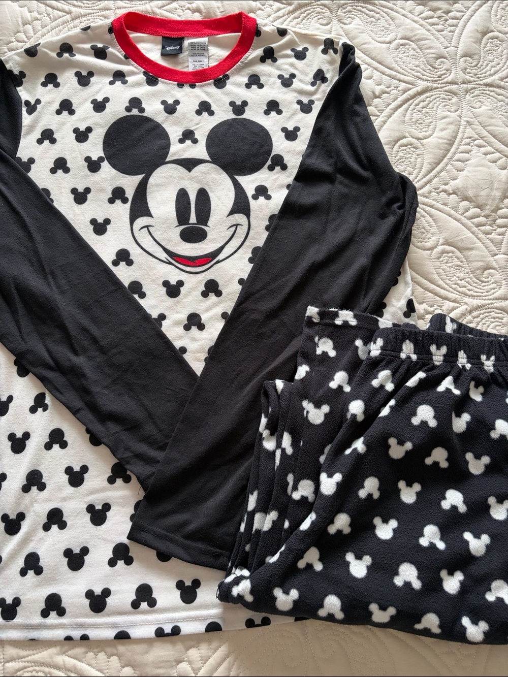 Worn once! 🤍 Women’s Disney Pajamas | Size Medium